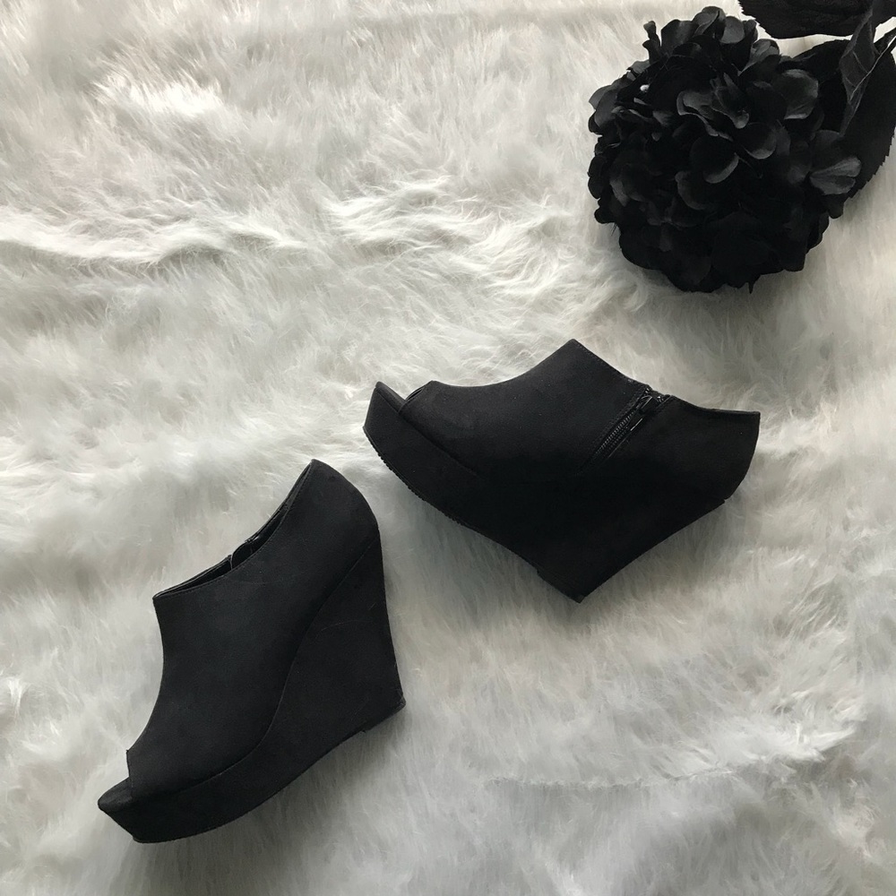 Black Mossimo Platform Peep Toe Wedges